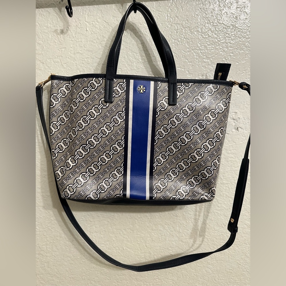 Selling this beautiful Tori Burch bag, only used a couple of times, good size.